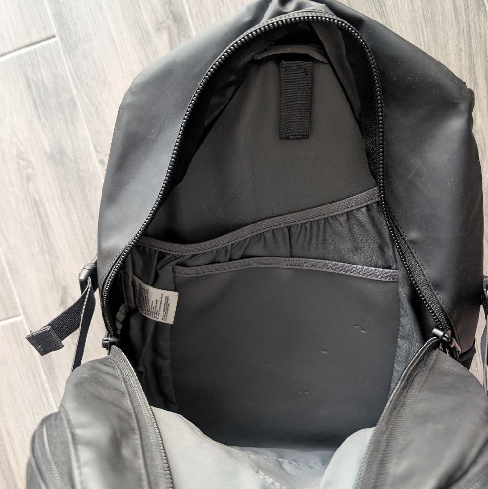 The North Face Base Camp Hot-Shot All Black Men's Backpack JAPAN LIMITED EDITION - Picture 4 of 7